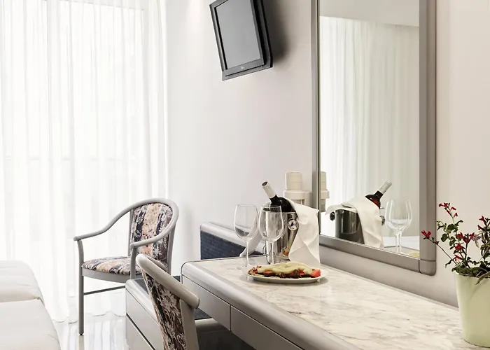 Esperia Hotel 3*